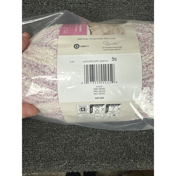 Bernat Baby Blanket Frosting Yarn VERY BERRY 10.5oz/220yds - Picture 3 of 4